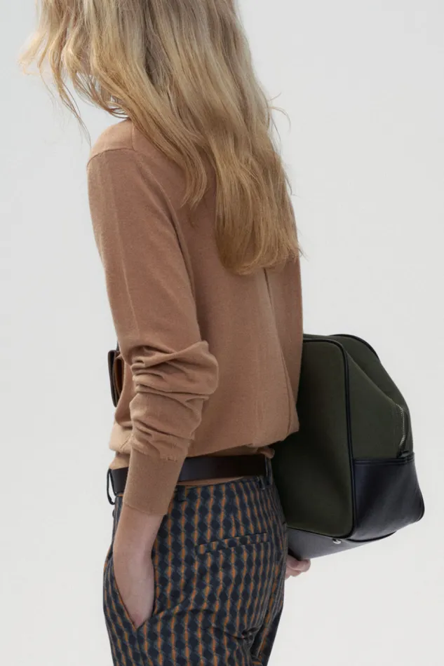 Front Row Shop Tops Women Silk and Cashmere Blend Turtleneck Sweater Pull Over 8211 Beige