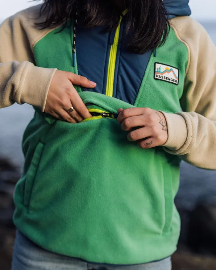 Passenger Tops Women Alexander Recycled Polar Hooded Fleece Green Spruce Green Spruce