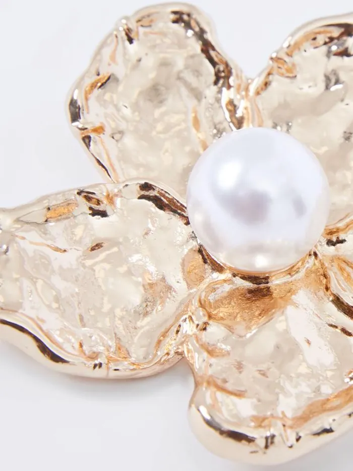 Woman French Connection Jewellery Faux Pearl Detail Flower Brooch Gold