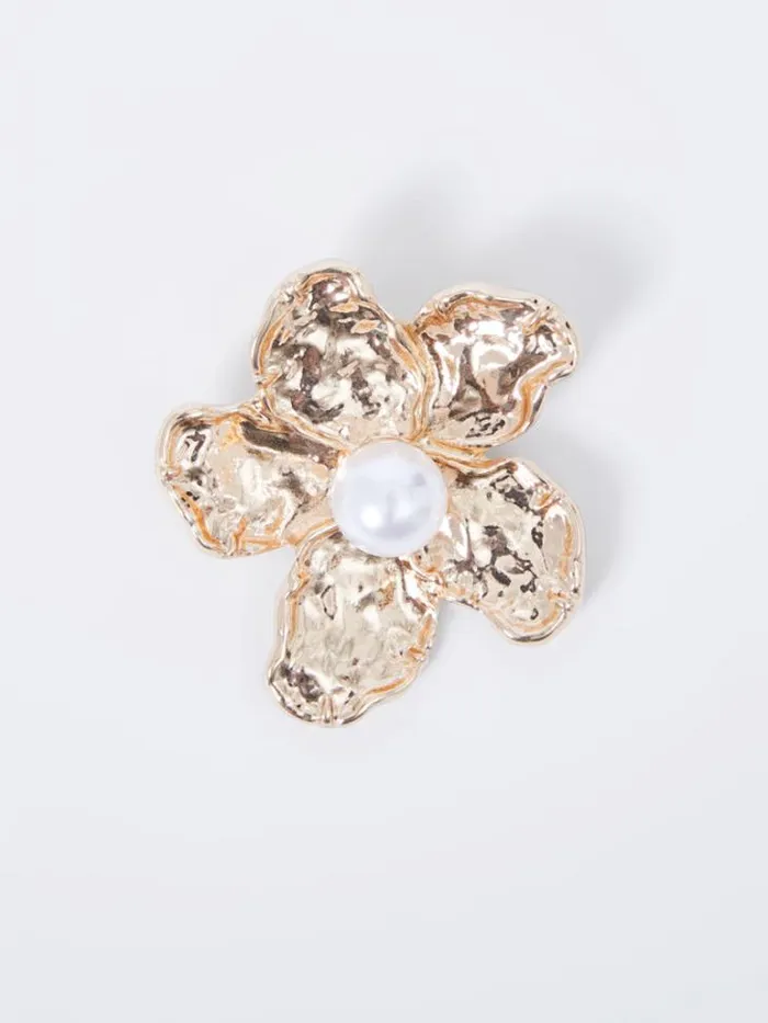Woman French Connection Jewellery Faux Pearl Detail Flower Brooch Gold